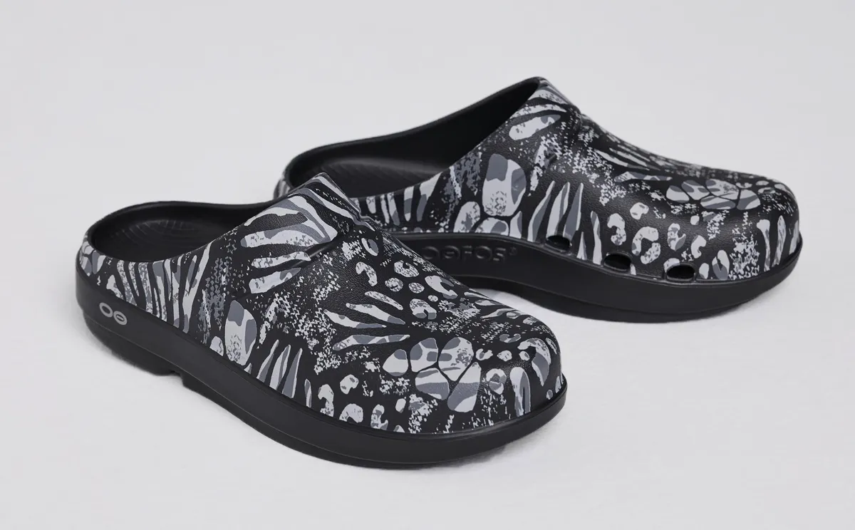 Women's OOcloog Limited Edition Clog - Combo Camo